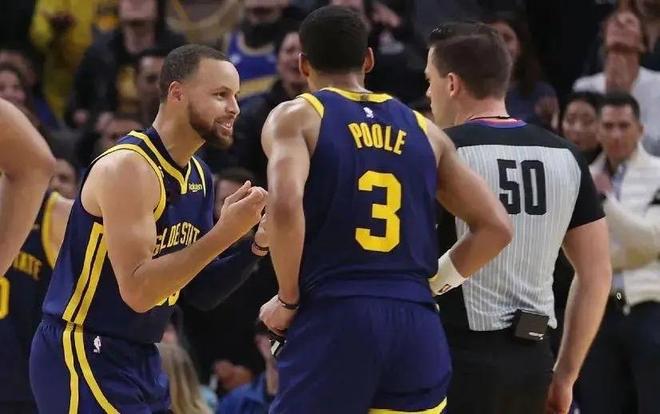 拉文状态回暖半场14分＆穆雷14分，国王半场落后11分