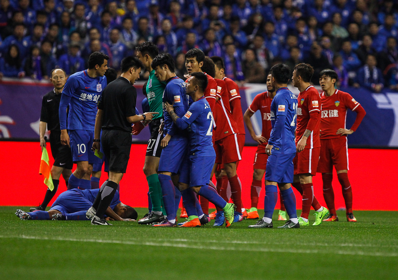 篮下肆虐！迪亚巴特前场板接暴扣