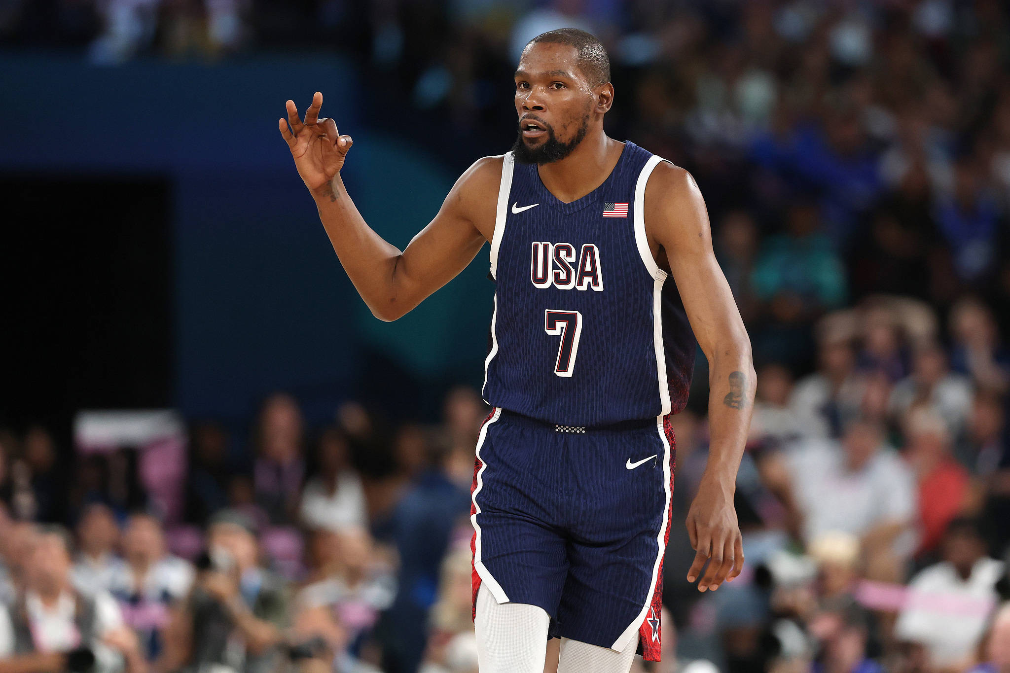 NBA：湖人险胜火箭 詹姆斯砍下35分